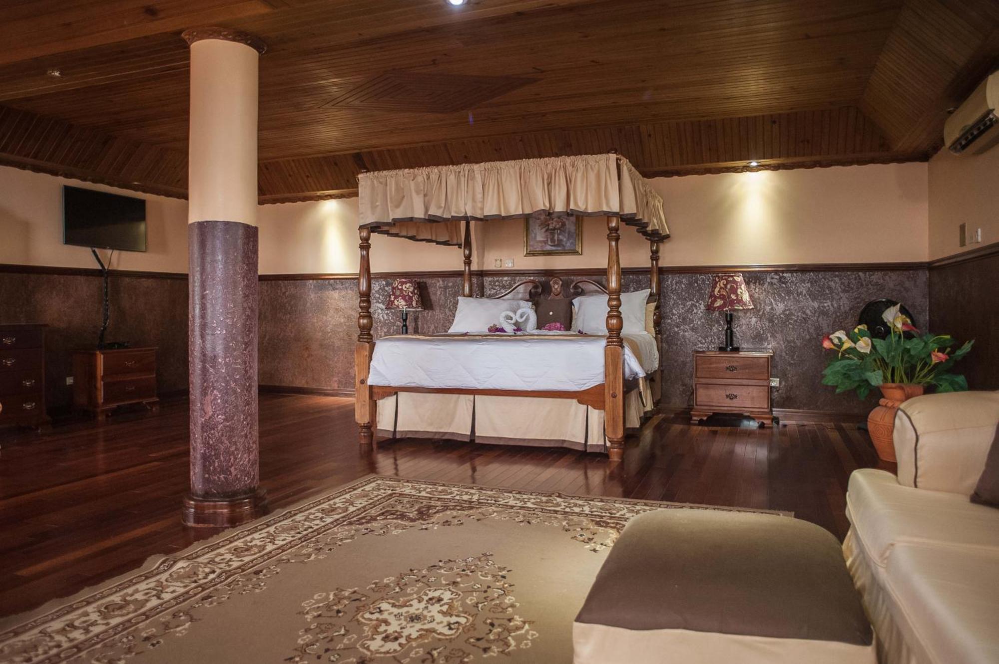 Clarridge View Guesthouse Montego Bay Esterno foto