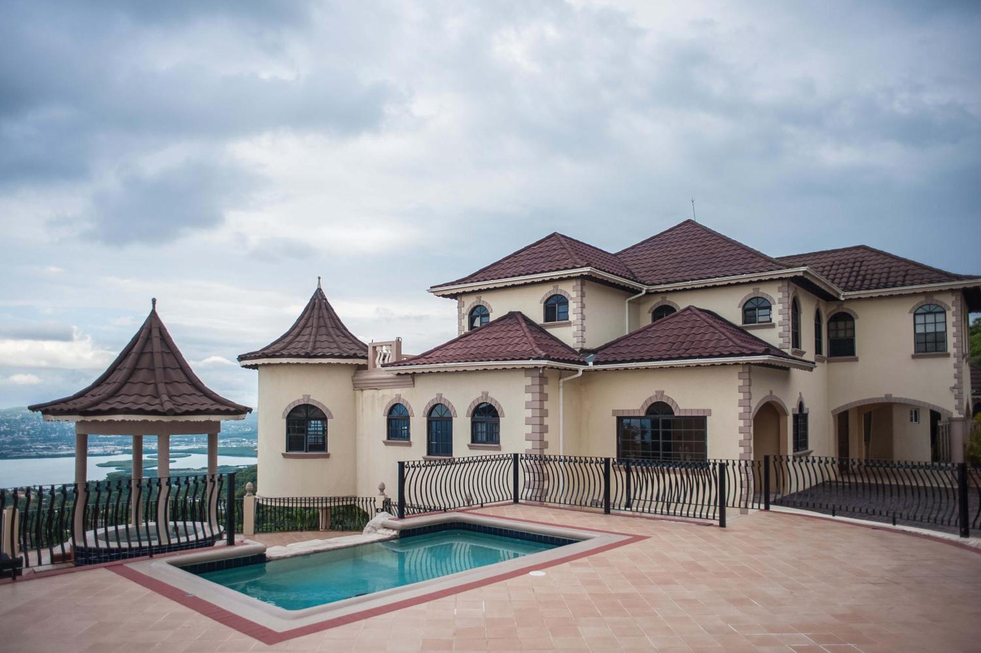 Clarridge View Guesthouse Montego Bay Esterno foto