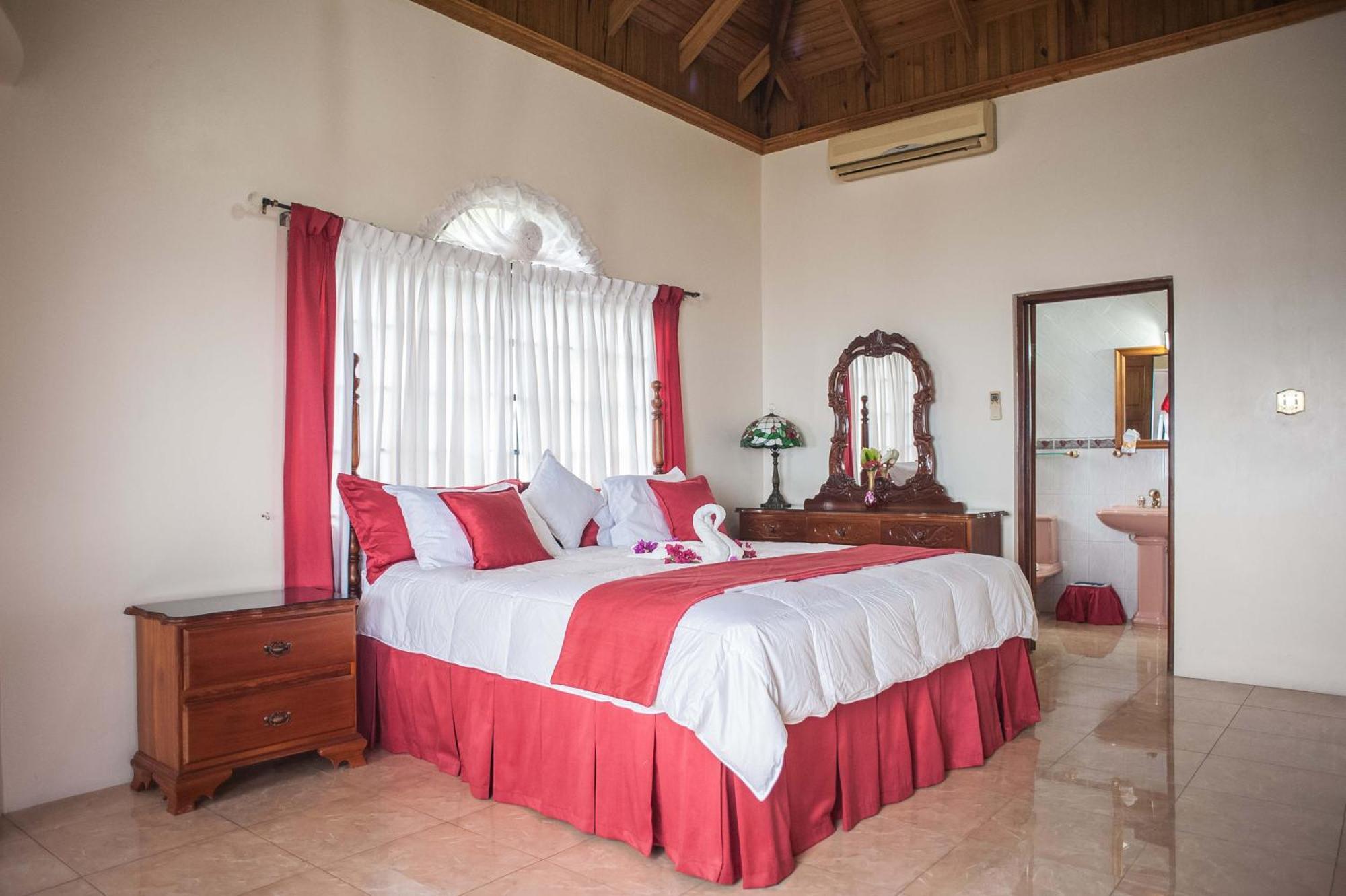 Clarridge View Guesthouse Montego Bay Esterno foto