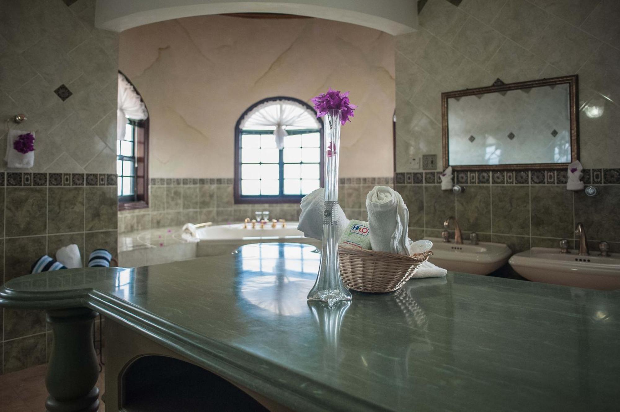 Clarridge View Guesthouse Montego Bay Esterno foto