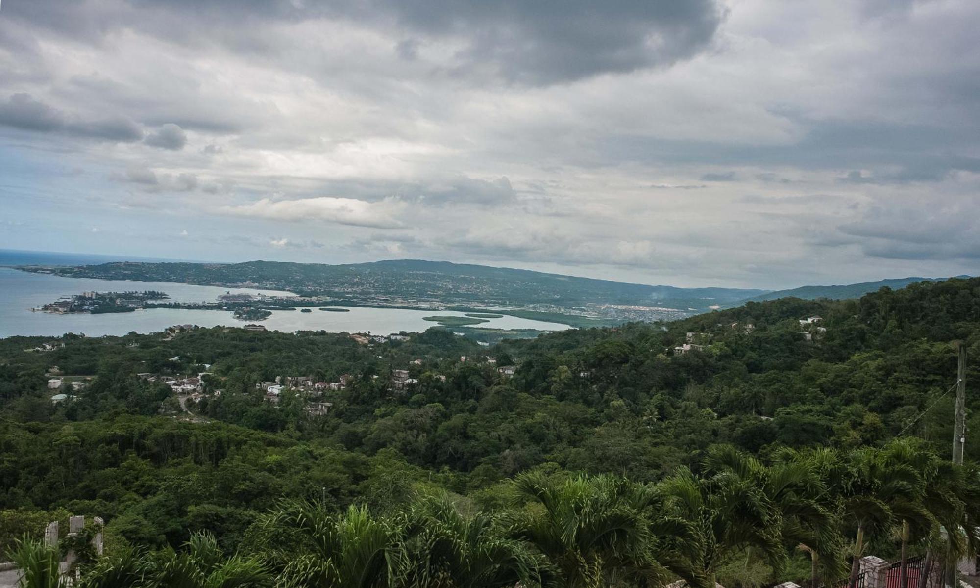 Clarridge View Guesthouse Montego Bay Esterno foto