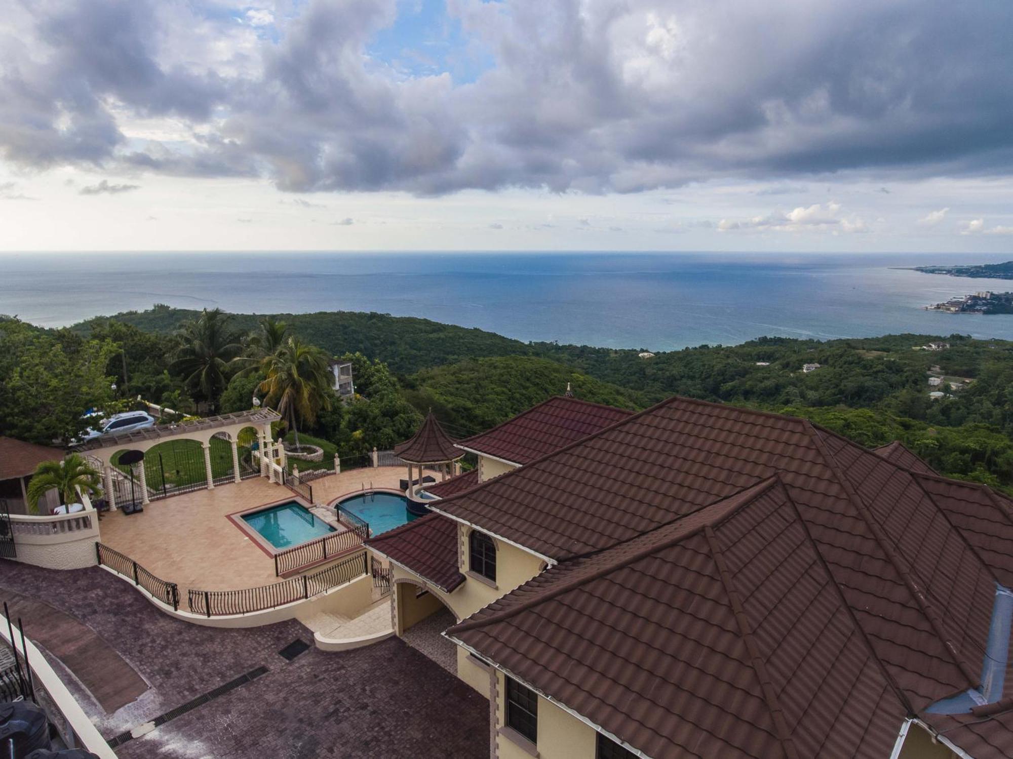 Clarridge View Guesthouse Montego Bay Esterno foto