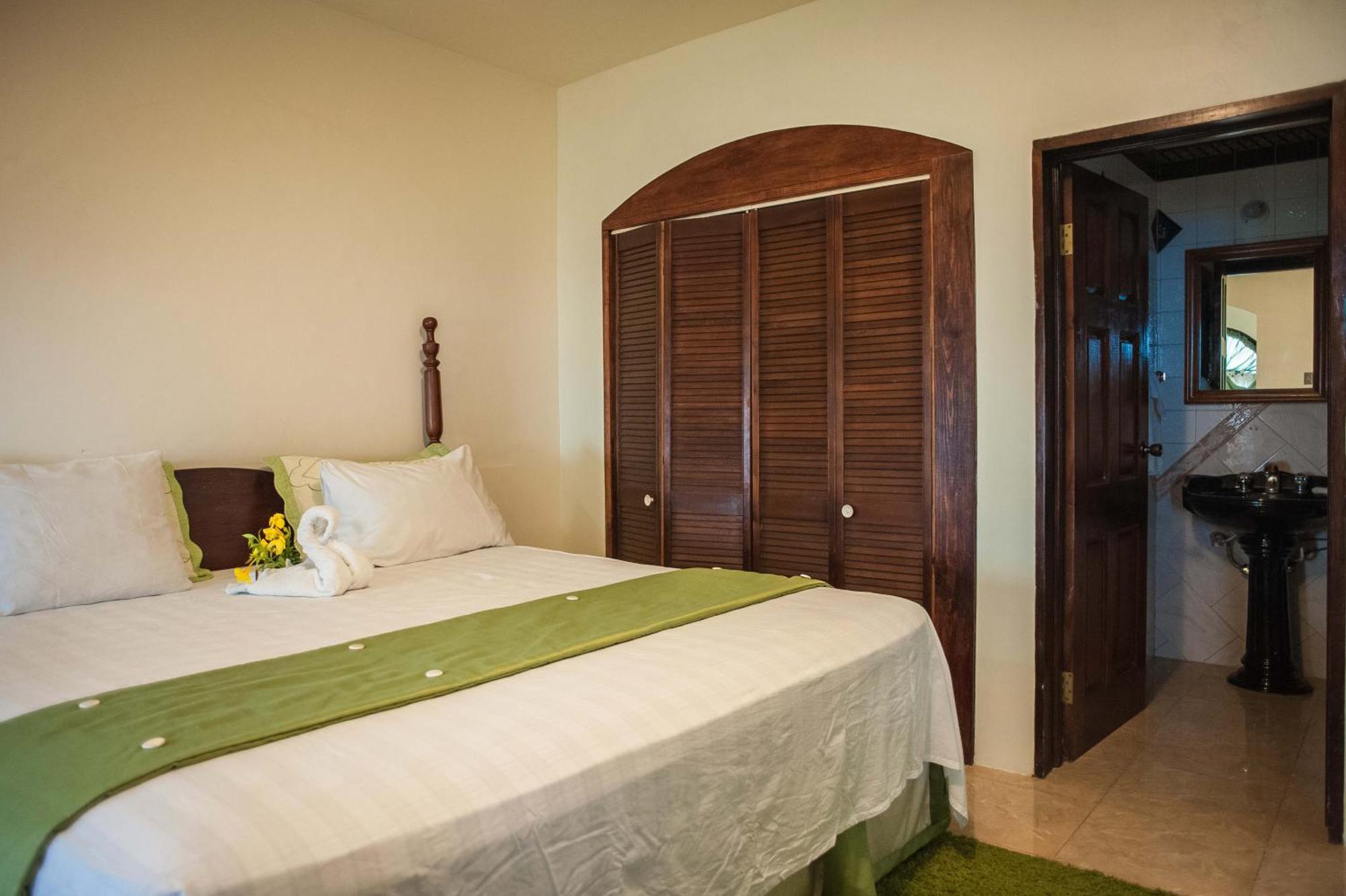 Clarridge View Guesthouse Montego Bay Esterno foto