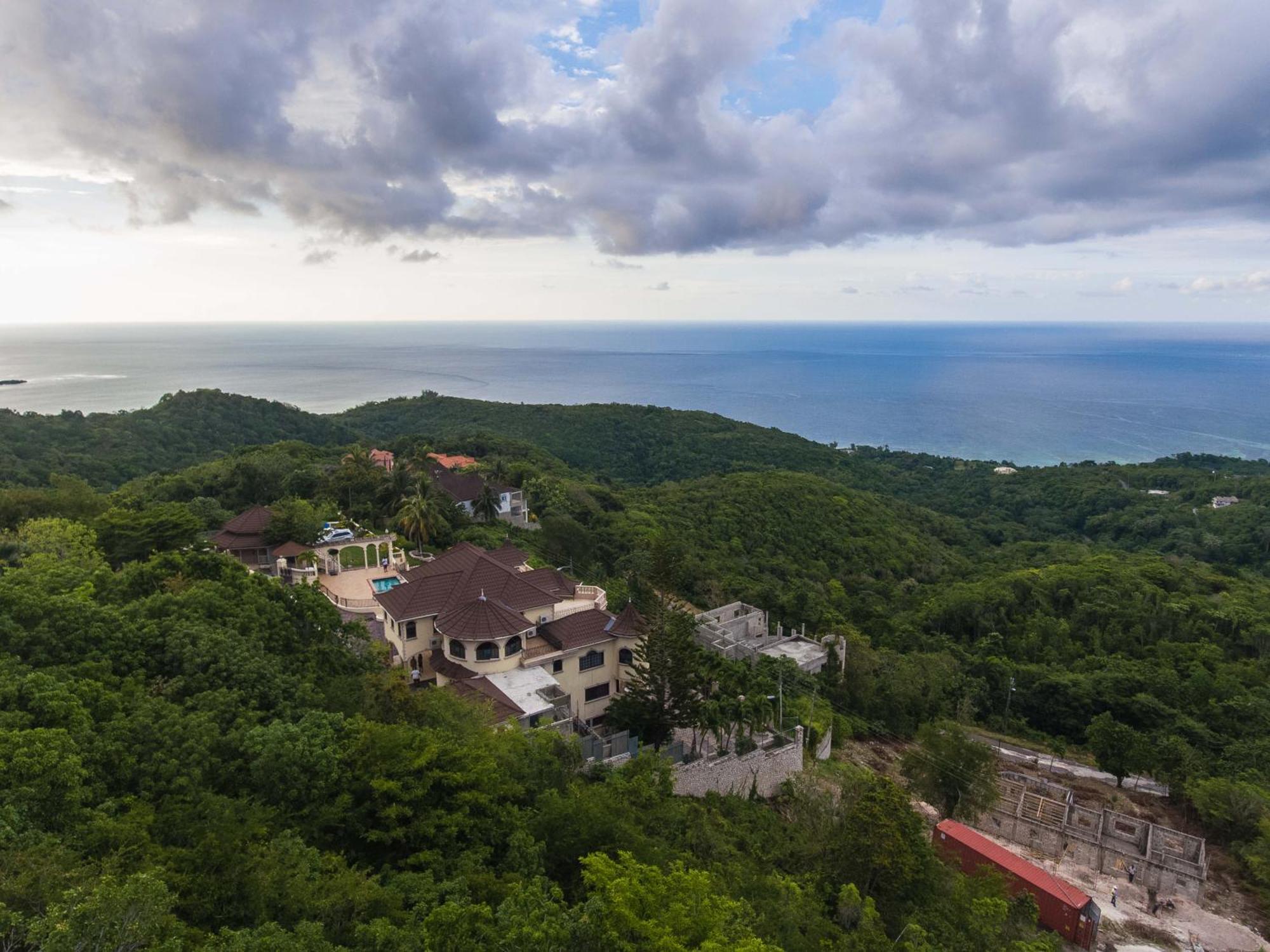 Clarridge View Guesthouse Montego Bay Esterno foto