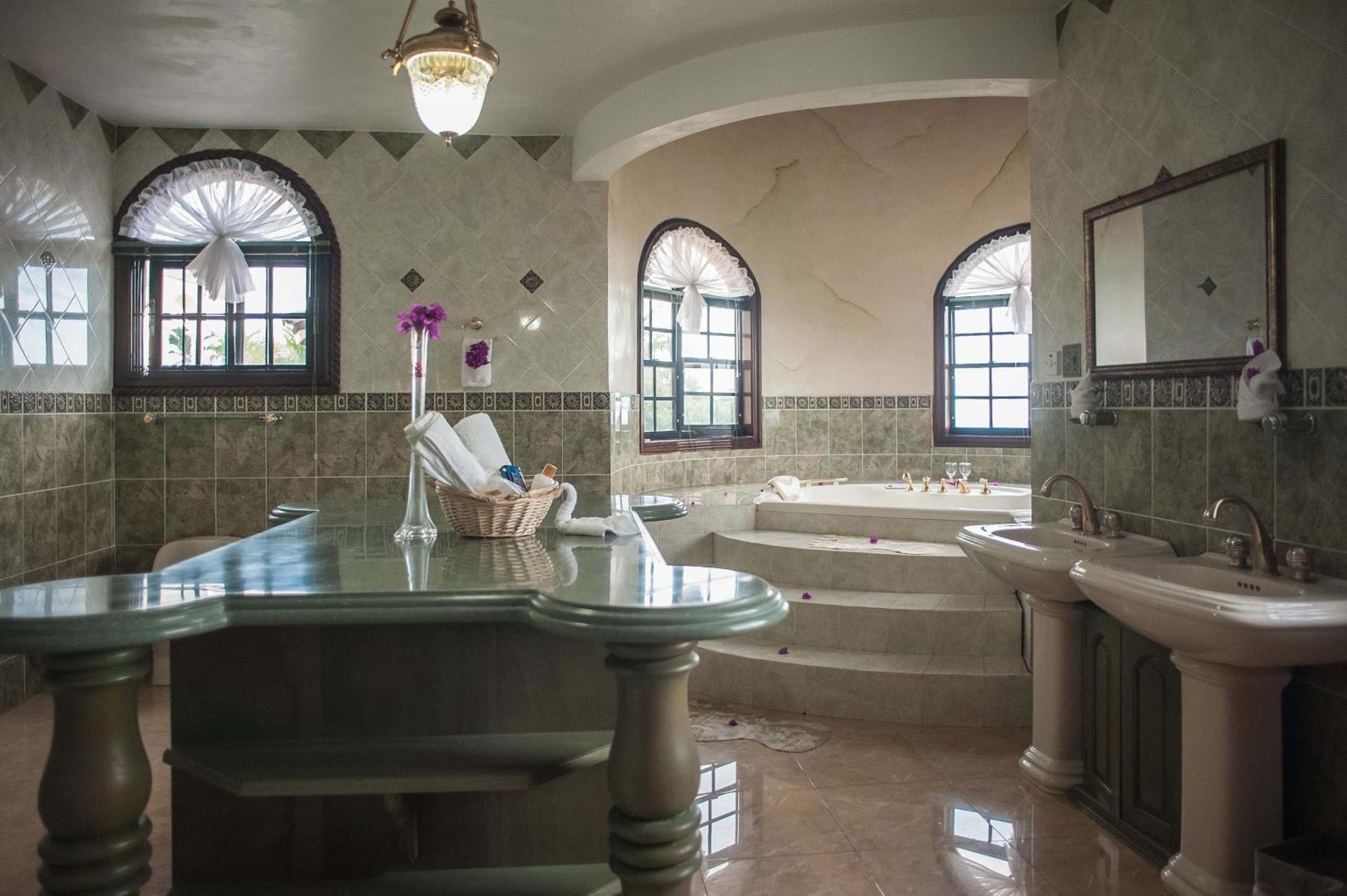 Clarridge View Guesthouse Montego Bay Esterno foto