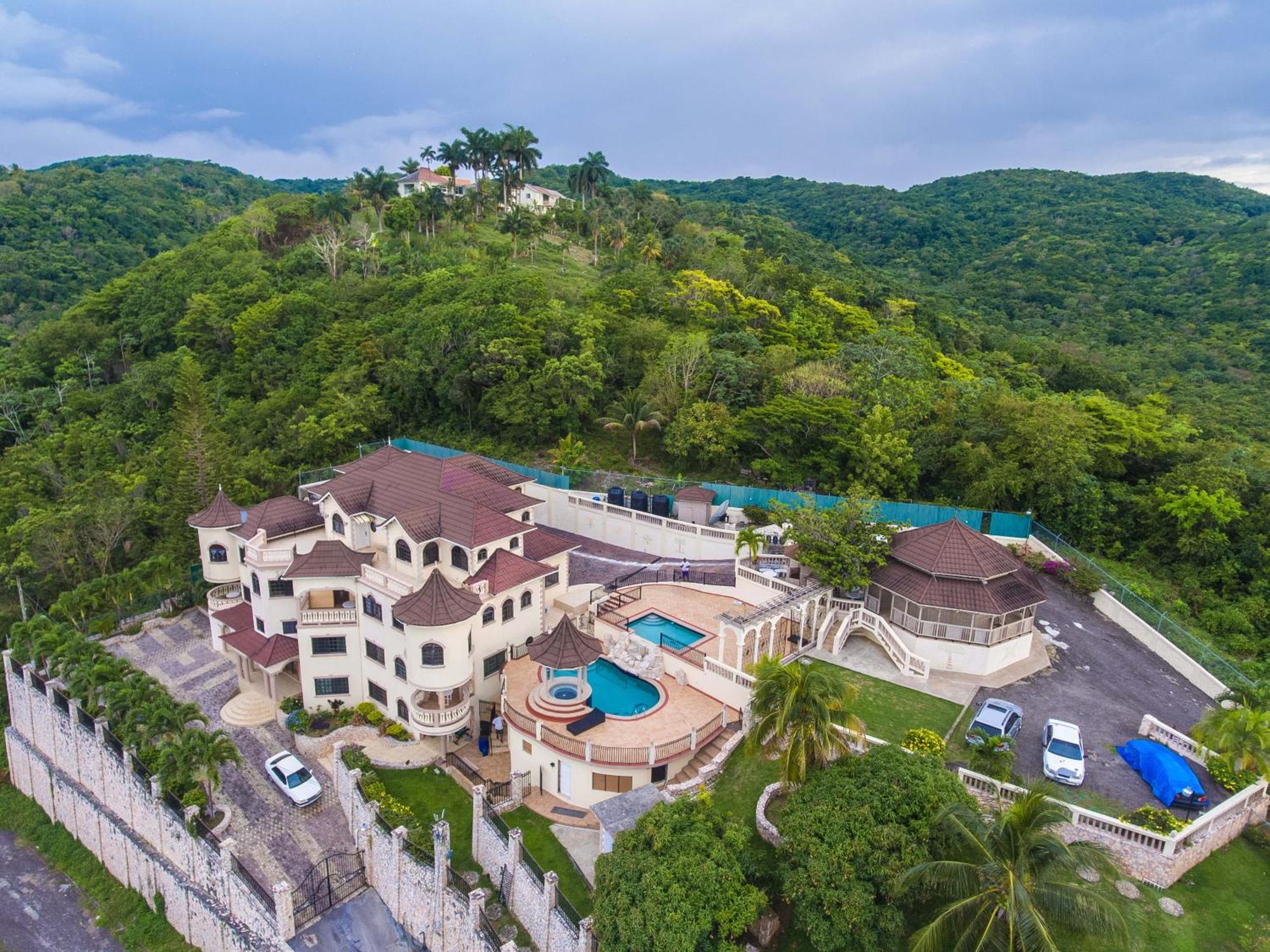 Clarridge View Guesthouse Montego Bay Esterno foto